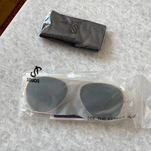 Sojos classic woman aviator. Never worn still in closed packaging
